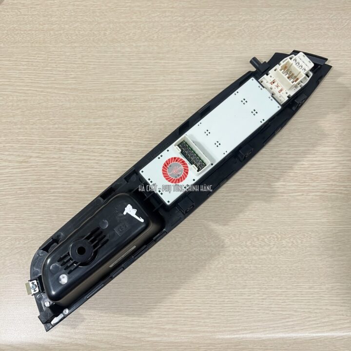 Công tắc lên xuống kính tổng